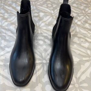 Black Ankle Boots with Chelsea Design and Low Heel